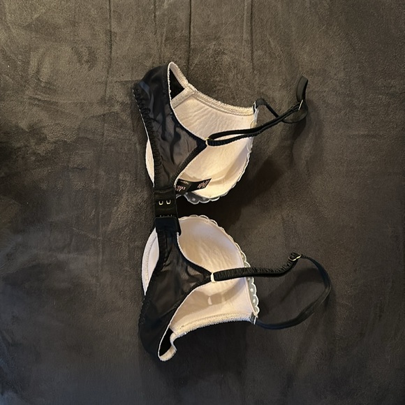 Victory secret bra. Size 36b. Pink and black. - Picture 4 of 4